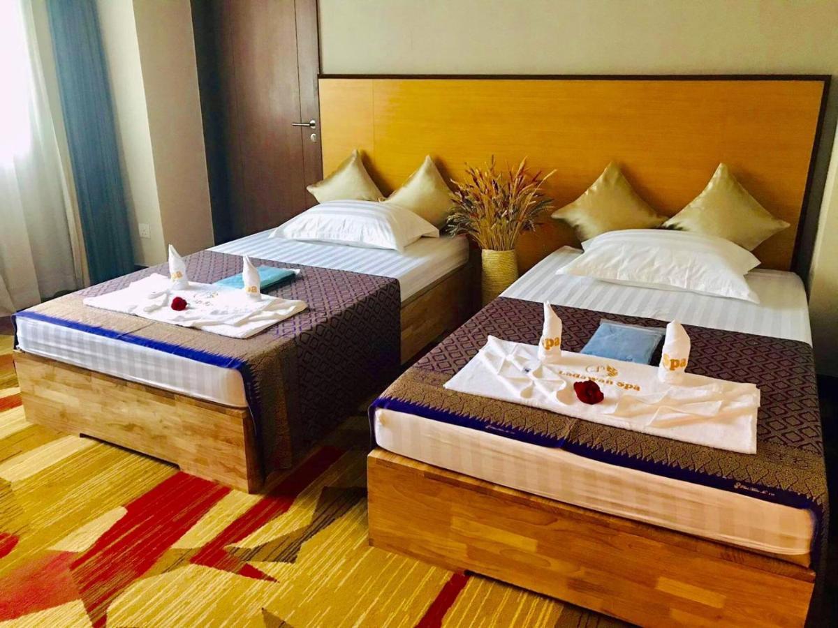 Summit Parkview Yangon Hotel Bagian luar foto