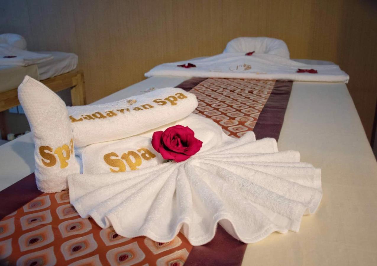 Summit Parkview Yangon Hotel Bagian luar foto