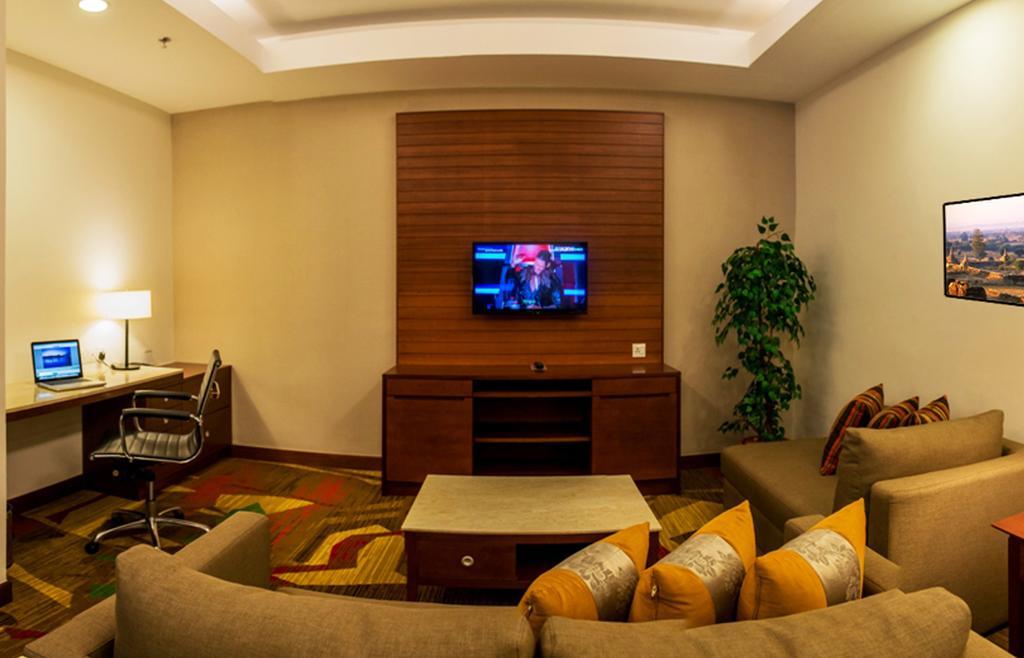 Summit Parkview Yangon Hotel Bagian luar foto