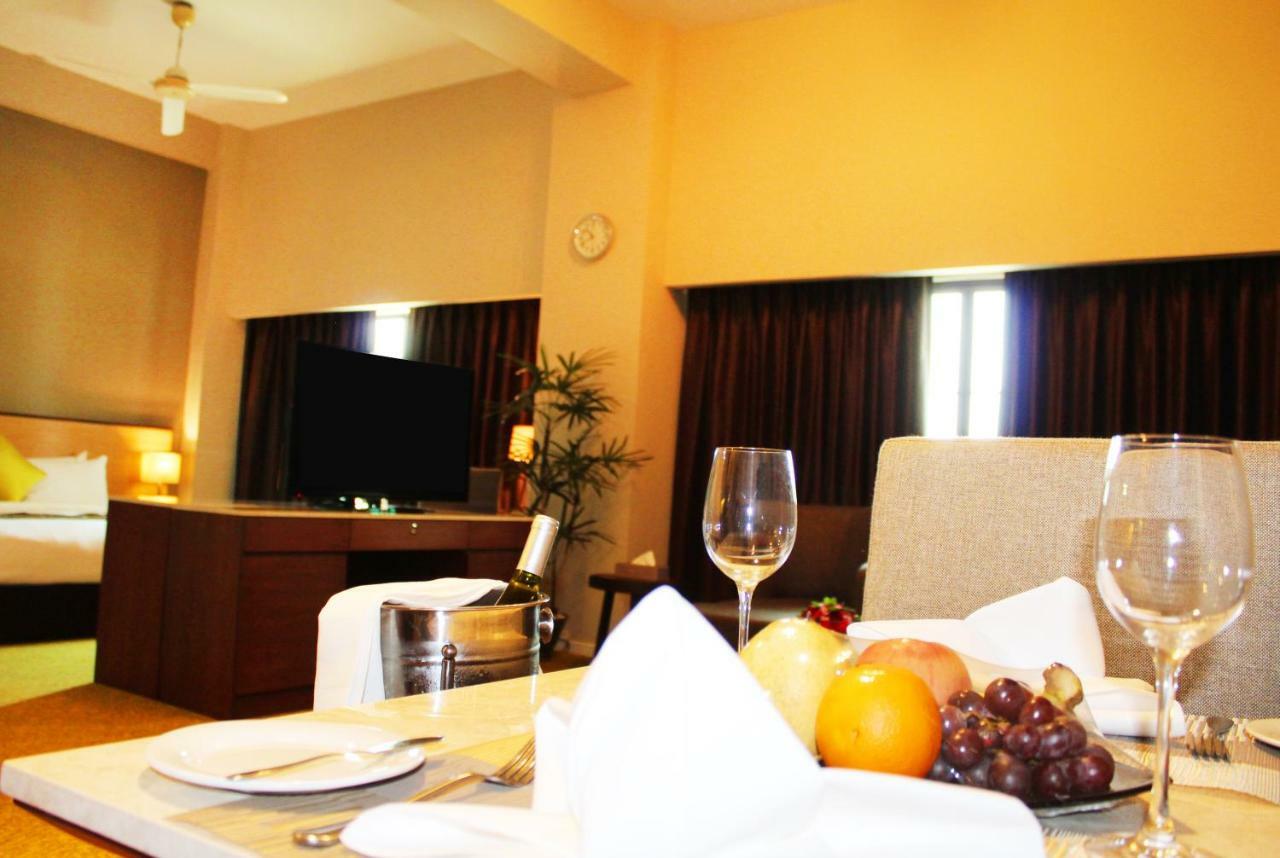 Summit Parkview Yangon Hotel Bagian luar foto