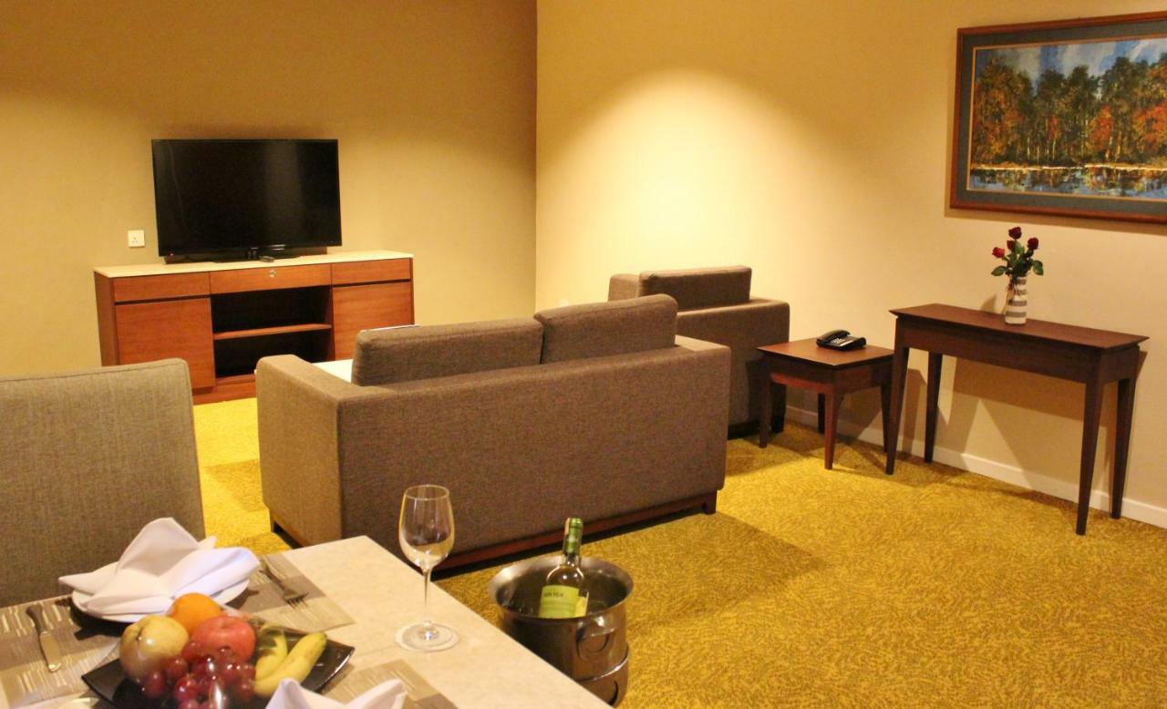 Summit Parkview Yangon Hotel Bagian luar foto